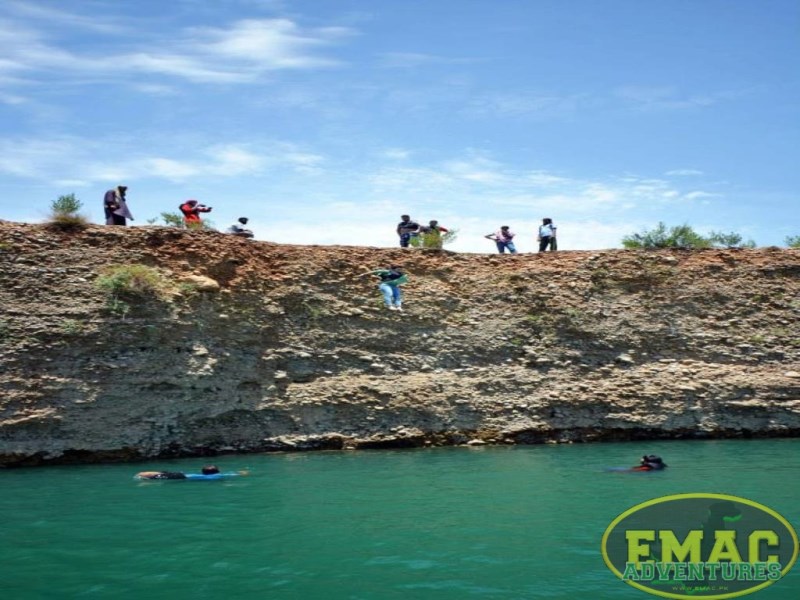 emac-cliff-jumping-at-khanpur-lake10