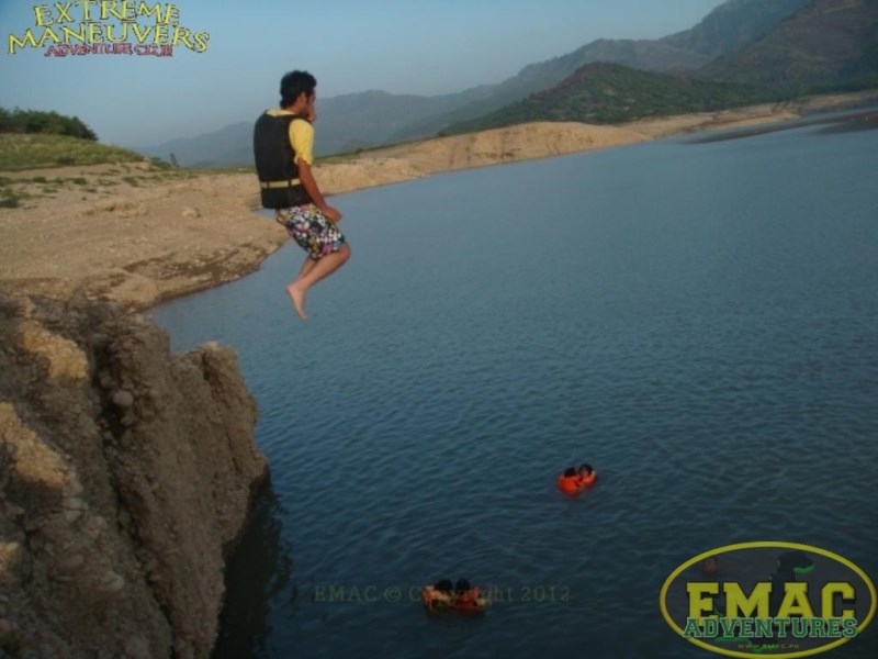 emac-cliff-jumping-at-khanpur-lake51