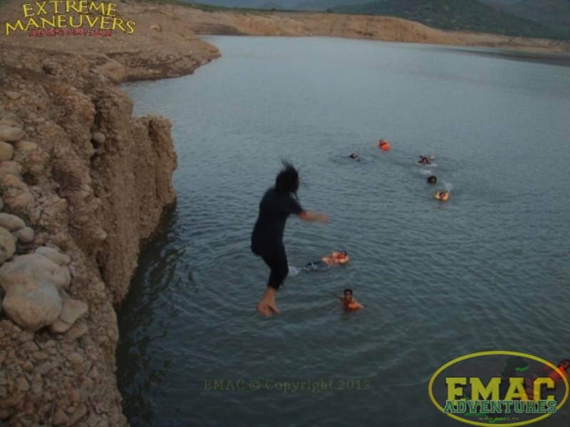 emac-cliff-jumping-at-khanpur-lake54